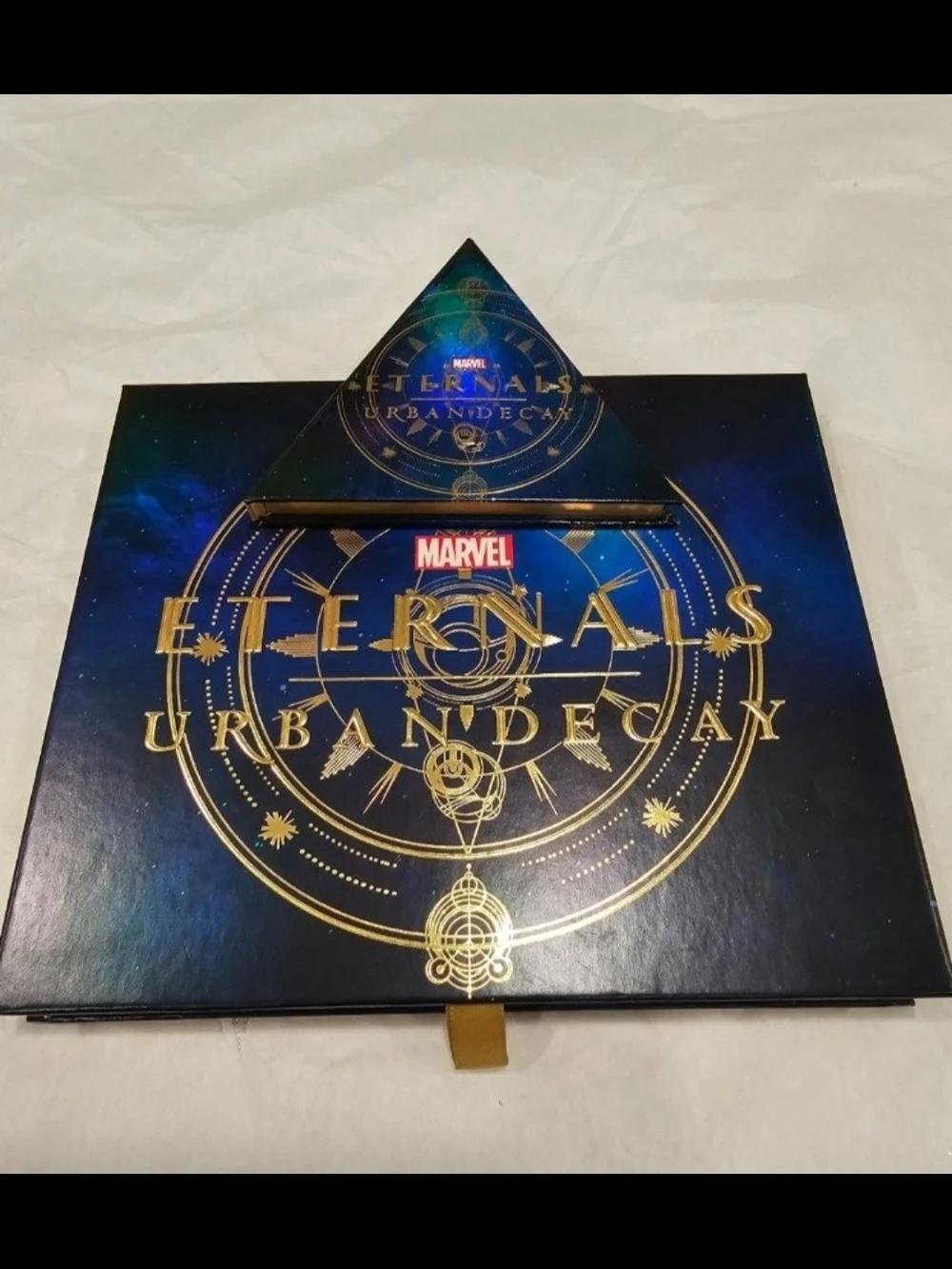 Urban Decay Marvel Eternals Eyeshadow 3D Pop Up Palette & Highlighter Set